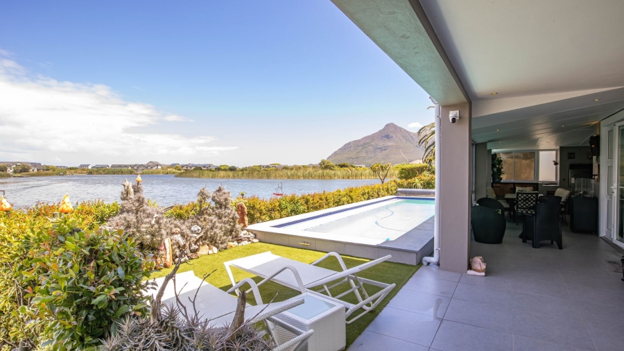3 Bedroom Property for Sale in Lake Michelle Western Cape